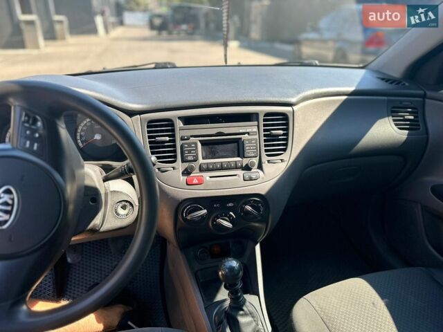 Сірий Кіа Ріо, об'ємом двигуна 1.4 л та пробігом 180 тис. км за 4299 $, фото 21 на Automoto.ua