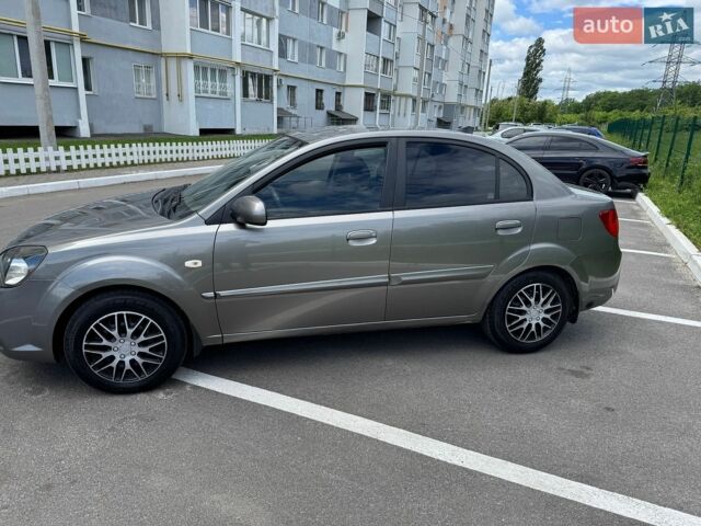 Сірий Кіа Ріо, об'ємом двигуна 1.4 л та пробігом 195 тис. км за 5250 $, фото 5 на Automoto.ua