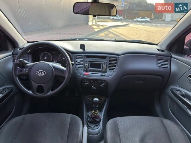 Сірий Кіа Ріо, об'ємом двигуна 1.4 л та пробігом 300 тис. км за 5500 $, фото 15 на Automoto.ua