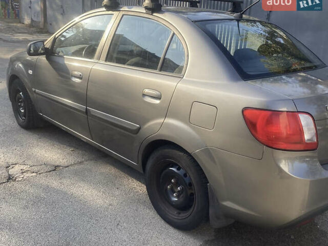 Кіа Ріо 2011 у Києві на Automoto.ua Сірий Кіа Ріо, об'ємом двигуна 1.4 л та пробігом 179 тис. км за 4500 $, фото 2 на Automoto.ua