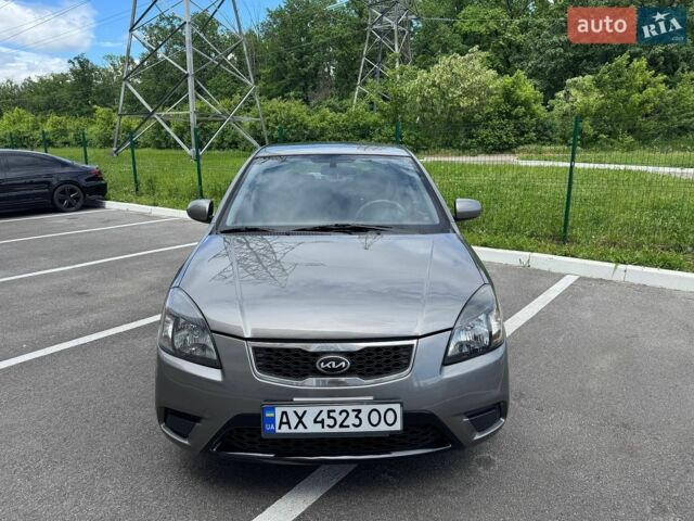 Сірий Кіа Ріо, об'ємом двигуна 1.4 л та пробігом 195 тис. км за 5250 $, фото 1 на Automoto.ua