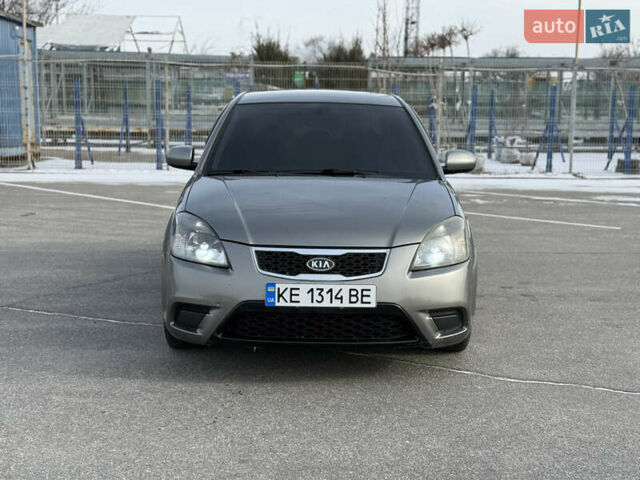 Серый Киа Рио, объемом двигателя 1.4 л и пробегом 180 тыс. км за 4699 $, фото 4 на Automoto.ua