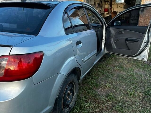 Сірий Кіа Ріо, об'ємом двигуна 1.4 л та пробігом 245 тис. км за 4000 $, фото 2 на Automoto.ua