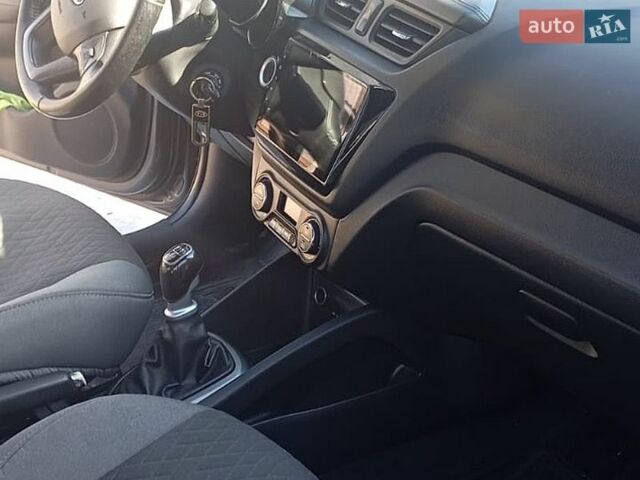 Сірий Кіа Ріо, об'ємом двигуна 1.59 л та пробігом 300 тис. км за 7100 $, фото 1 на Automoto.ua