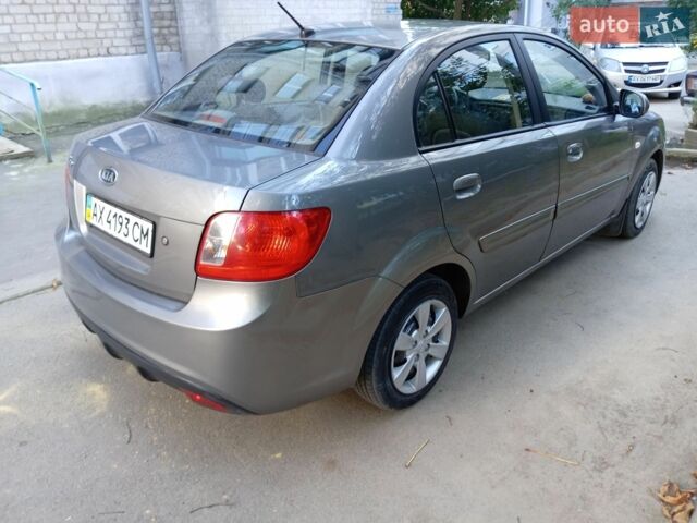 Сірий Кіа Ріо, об'ємом двигуна 1.4 л та пробігом 220 тис. км за 4800 $, фото 5 на Automoto.ua