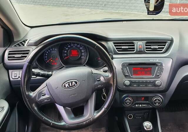 Серый Киа Рио, объемом двигателя 1.6 л и пробегом 190 тыс. км за 7824 $, фото 2 на Automoto.ua
