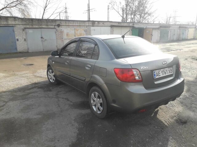 Серый Киа Рио, объемом двигателя 1.4 л и пробегом 153 тыс. км за 5500 $, фото 3 на Automoto.ua