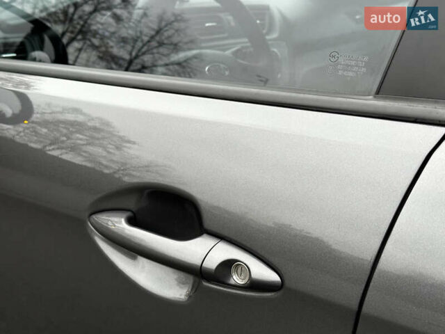 Сірий Кіа Ріо, об'ємом двигуна 1.6 л та пробігом 139 тис. км за 8500 $, фото 12 на Automoto.ua