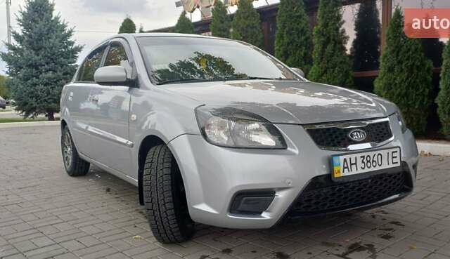 Серый Киа Рио, объемом двигателя 1.4 л и пробегом 69 тыс. км за 5699 $, фото 4 на Automoto.ua