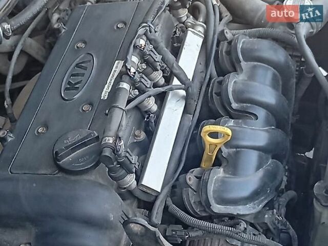 Сірий Кіа Ріо, об'ємом двигуна 1.59 л та пробігом 300 тис. км за 7100 $, фото 4 на Automoto.ua