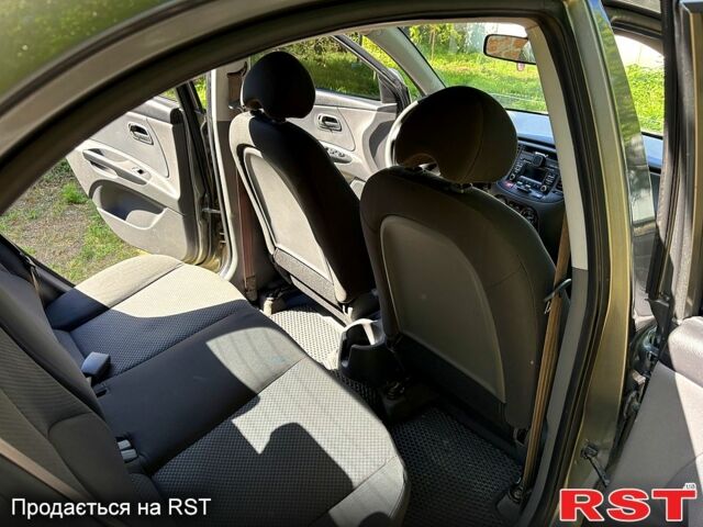 Серый Киа Рио, объемом двигателя 1.4 л и пробегом 167 тыс. км за 5400 $, фото 7 на Automoto.ua