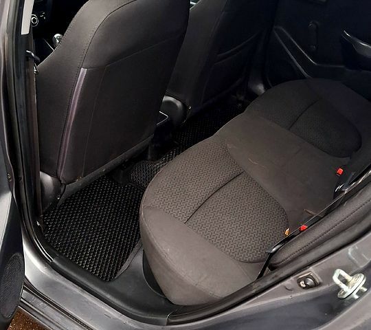 Серый Киа Рио, объемом двигателя 1.4 л и пробегом 243 тыс. км за 5700 $, фото 9 на Automoto.ua