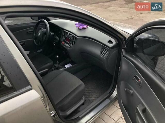 Серый Киа Рио, объемом двигателя 1.4 л и пробегом 120 тыс. км за 4999 $, фото 2 на Automoto.ua