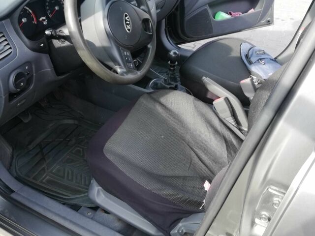 Серый Киа Рио, объемом двигателя 1.4 л и пробегом 140 тыс. км за 3951 $, фото 4 на Automoto.ua