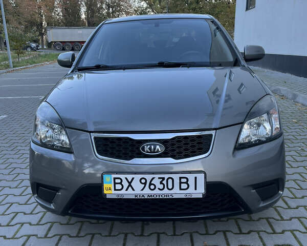 Сірий Кіа Ріо, об'ємом двигуна 1.4 л та пробігом 199 тис. км за 5400 $, фото 6 на Automoto.ua