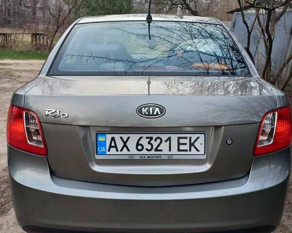Серый Киа Рио, объемом двигателя 1.4 л и пробегом 197 тыс. км за 6300 $, фото 4 на Automoto.ua