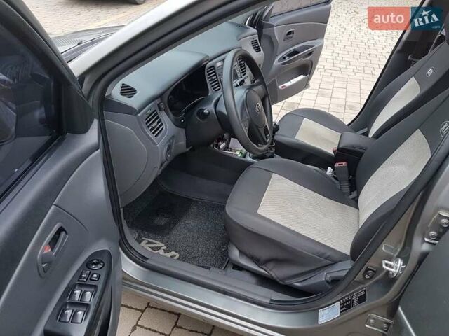 Серый Киа Рио, объемом двигателя 1.4 л и пробегом 183 тыс. км за 5900 $, фото 2 на Automoto.ua
