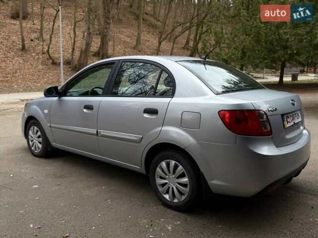 Серый Киа Рио, объемом двигателя 1.4 л и пробегом 89 тыс. км за 4200 $, фото 7 на Automoto.ua