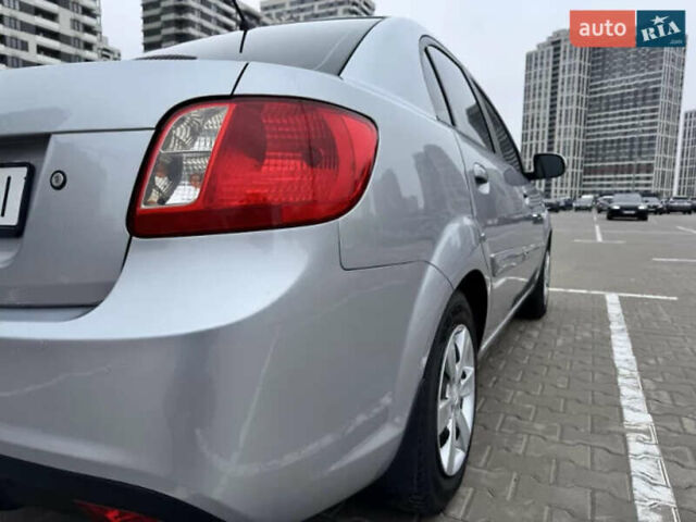 Серый Киа Рио, объемом двигателя 1.4 л и пробегом 130 тыс. км за 7800 $, фото 1 на Automoto.ua