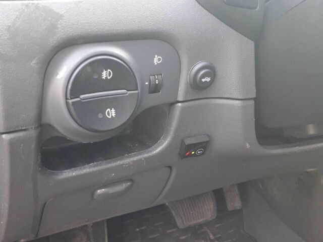 Серый Киа Рио, объемом двигателя 1.4 л и пробегом 153 тыс. км за 5500 $, фото 13 на Automoto.ua