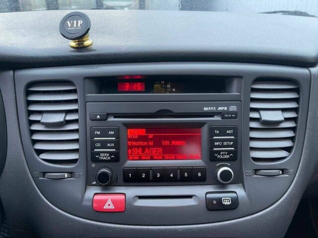 Серый Киа Рио, объемом двигателя 1.4 л и пробегом 168 тыс. км за 4590 $, фото 23 на Automoto.ua