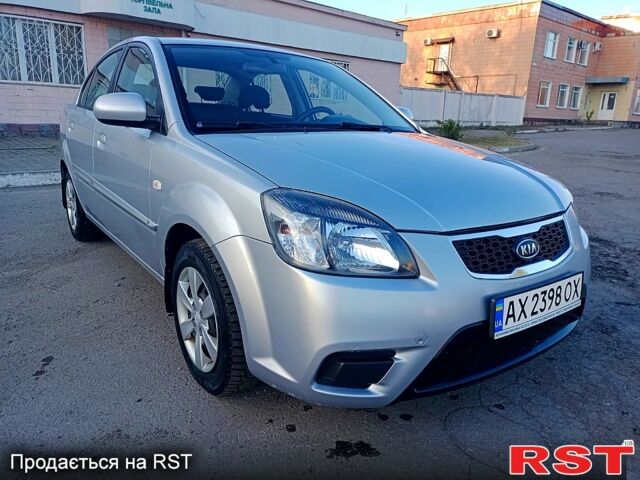Сірий Кіа Ріо, об'ємом двигуна 1.4 л та пробігом 180 тис. км за 4699 $, фото 5 на Automoto.ua