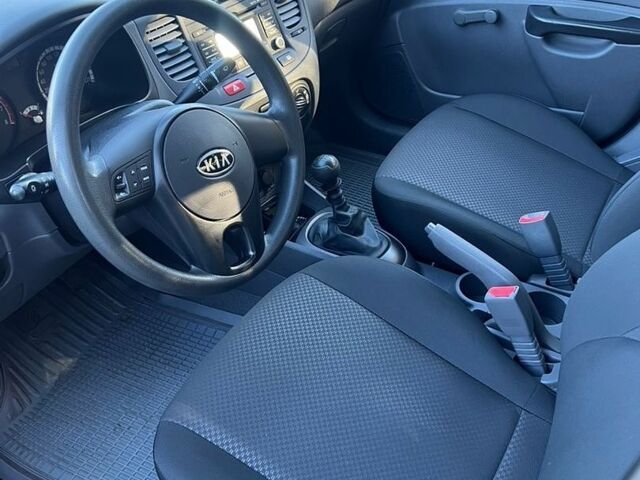 Сірий Кіа Ріо, об'ємом двигуна 1.4 л та пробігом 41 тис. км за 7099 $, фото 8 на Automoto.ua