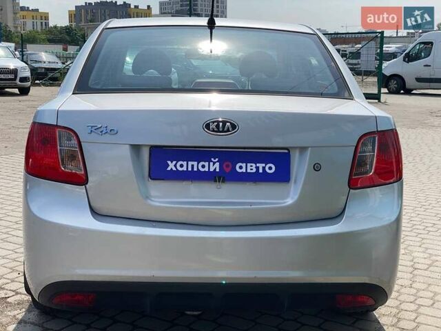 Серый Киа Рио, объемом двигателя 1.4 л и пробегом 80 тыс. км за 5000 $, фото 5 на Automoto.ua