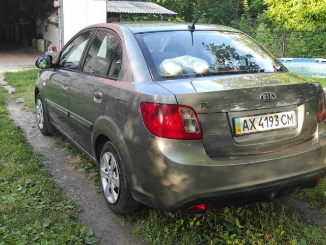 Сірий Кіа Ріо, об'ємом двигуна 1.4 л та пробігом 215 тис. км за 4994 $, фото 5 на Automoto.ua