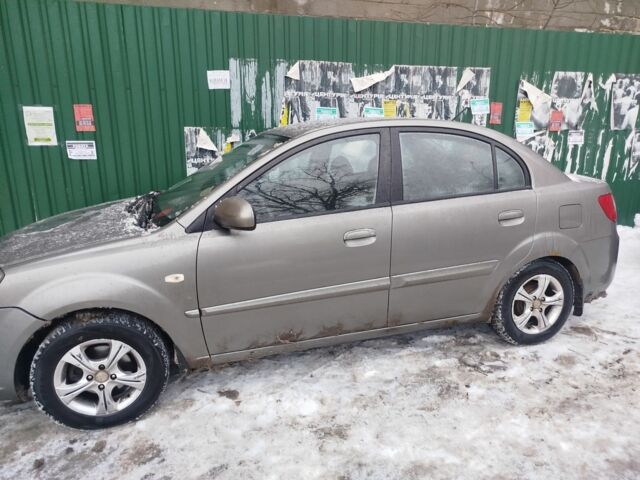 Сірий Кіа Ріо, об'ємом двигуна 1.4 л та пробігом 300 тис. км за 3500 $, фото 1 на Automoto.ua