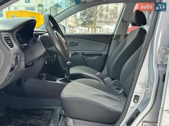 Серый Киа Рио, объемом двигателя 1.4 л и пробегом 89 тыс. км за 4900 $, фото 12 на Automoto.ua