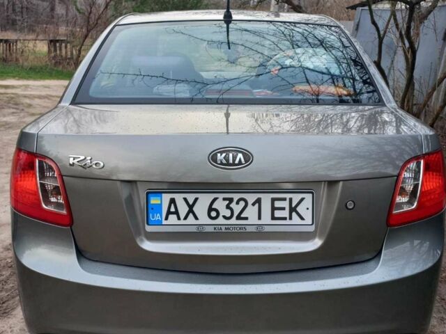 Серый Киа Рио, объемом двигателя 1.4 л и пробегом 197 тыс. км за 5700 $, фото 5 на Automoto.ua