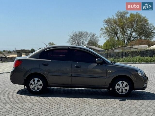 Серый Киа Рио, объемом двигателя 1.4 л и пробегом 135 тыс. км за 4999 $, фото 5 на Automoto.ua