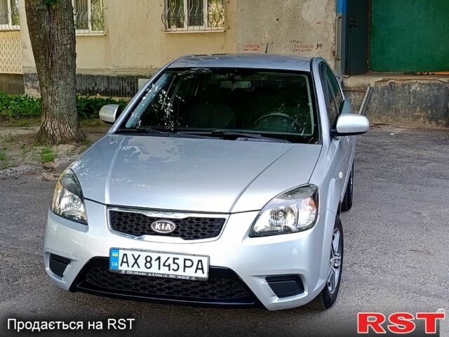 Сірий Кіа Ріо, об'ємом двигуна 1.4 л та пробігом 154 тис. км за 5500 $, фото 3 на Automoto.ua