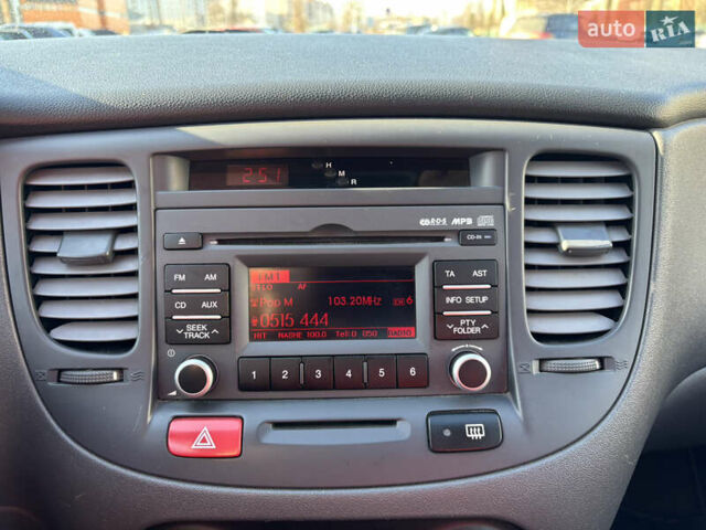 Серый Киа Рио, объемом двигателя 1.4 л и пробегом 138 тыс. км за 6000 $, фото 19 на Automoto.ua