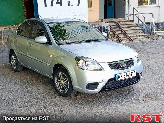 Сірий Кіа Ріо, об'ємом двигуна 1.4 л та пробігом 154 тис. км за 5500 $, фото 4 на Automoto.ua