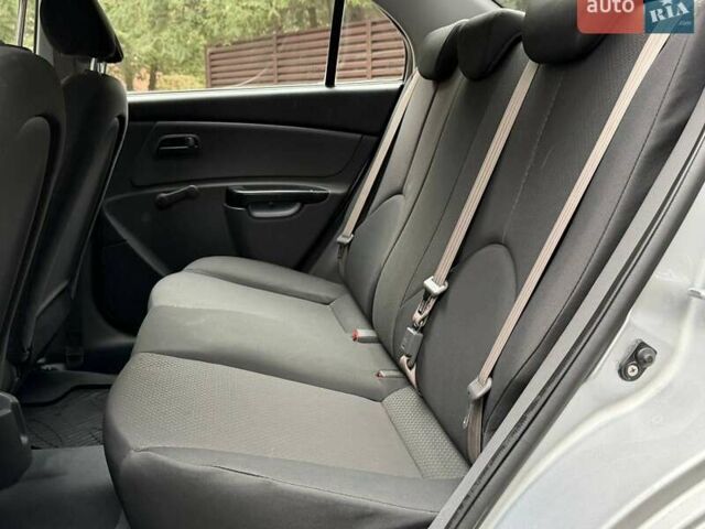Серый Киа Рио, объемом двигателя 1.4 л и пробегом 89 тыс. км за 4200 $, фото 11 на Automoto.ua