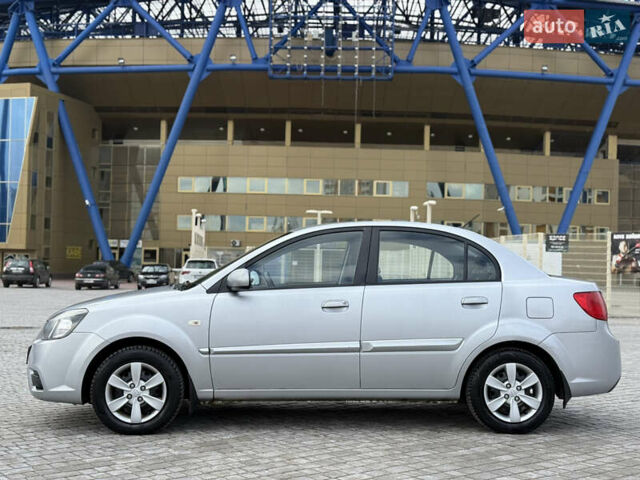 Серый Киа Рио, объемом двигателя 1.4 л и пробегом 172 тыс. км за 4950 $, фото 2 на Automoto.ua