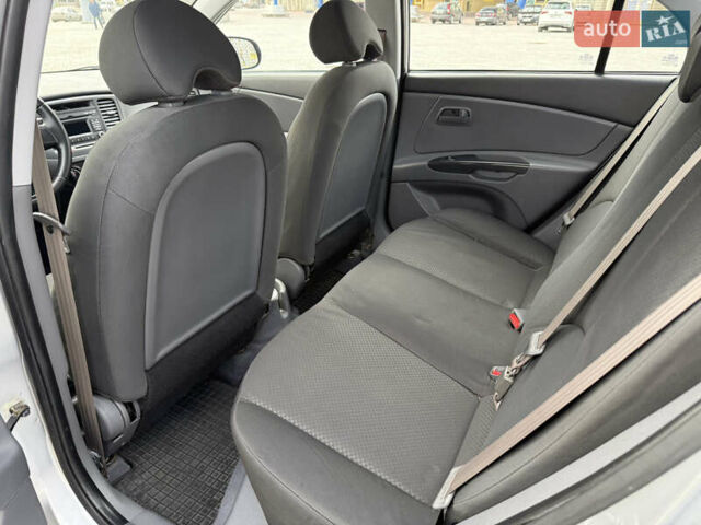 Серый Киа Рио, объемом двигателя 1.4 л и пробегом 172 тыс. км за 4950 $, фото 16 на Automoto.ua
