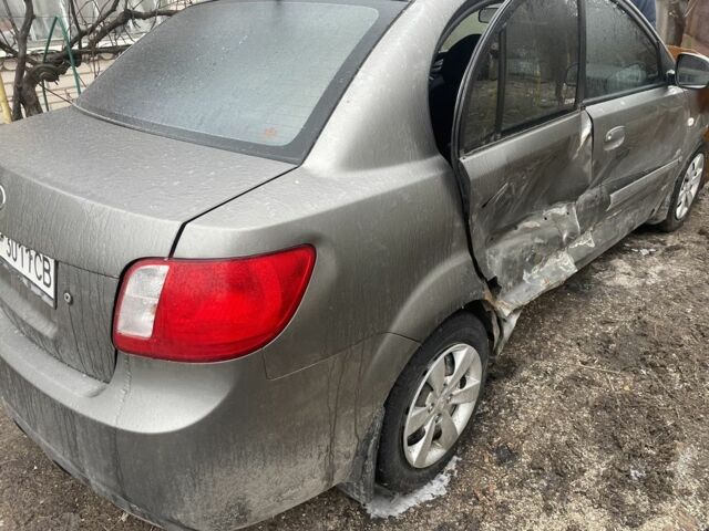 Серый Киа Рио, объемом двигателя 1.4 л и пробегом 210 тыс. км за 2400 $, фото 3 на Automoto.ua