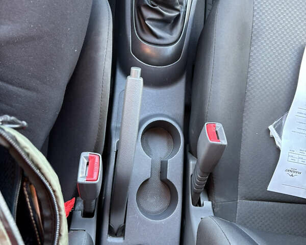 Серый Киа Рио, объемом двигателя 1.4 л и пробегом 138 тыс. км за 6000 $, фото 22 на Automoto.ua