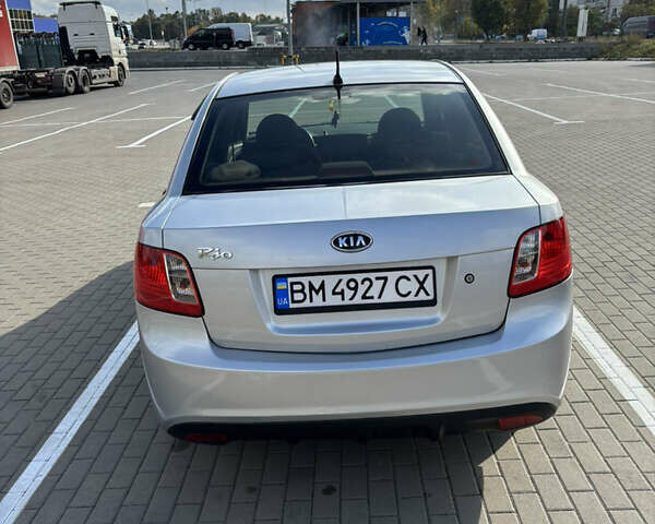 Серый Киа Рио, объемом двигателя 1.4 л и пробегом 167 тыс. км за 5800 $, фото 3 на Automoto.ua