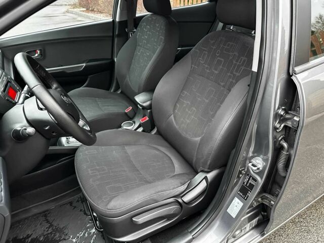 Сірий Кіа Ріо, об'ємом двигуна 1.6 л та пробігом 139 тис. км за 8500 $, фото 18 на Automoto.ua