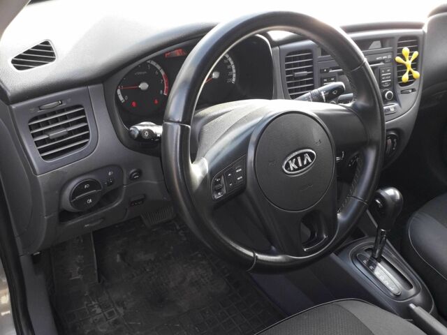 Серый Киа Рио, объемом двигателя 1.4 л и пробегом 153 тыс. км за 5500 $, фото 8 на Automoto.ua