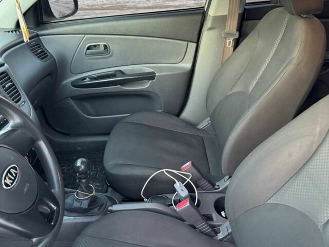 Сірий Кіа Ріо, об'ємом двигуна 1.4 л та пробігом 225 тис. км за 5241 $, фото 5 на Automoto.ua