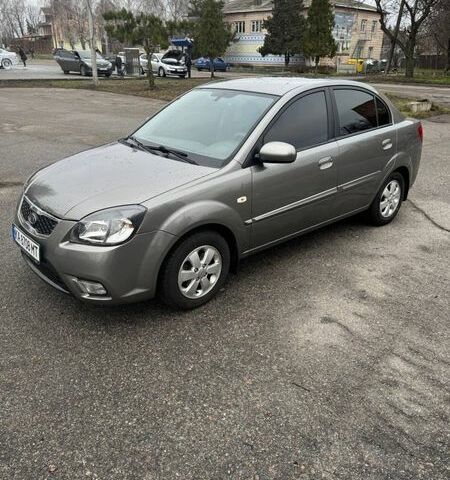Серый Киа Рио, объемом двигателя 1.4 л и пробегом 135 тыс. км за 6999 $, фото 2 на Automoto.ua