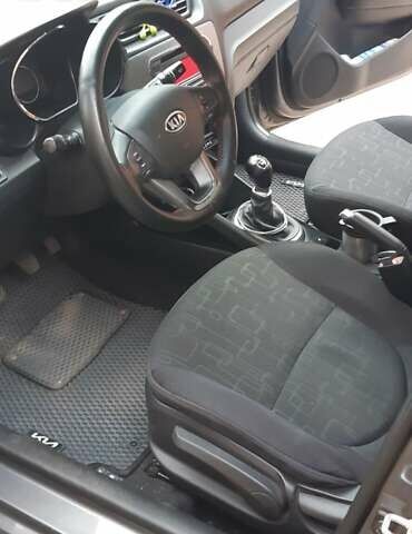 Серый Киа Рио, объемом двигателя 1.6 л и пробегом 153 тыс. км за 7800 $, фото 9 на Automoto.ua