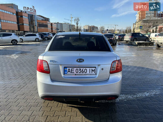 Серый Киа Рио, объемом двигателя 1.4 л и пробегом 138 тыс. км за 6000 $, фото 4 на Automoto.ua
