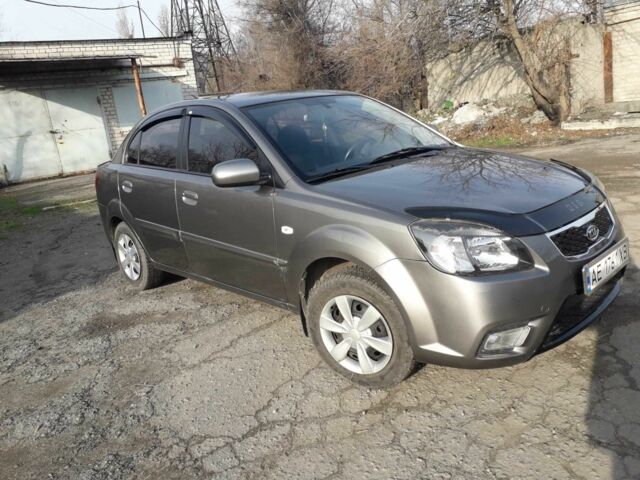 Серый Киа Рио, объемом двигателя 1.4 л и пробегом 153 тыс. км за 5500 $, фото 1 на Automoto.ua