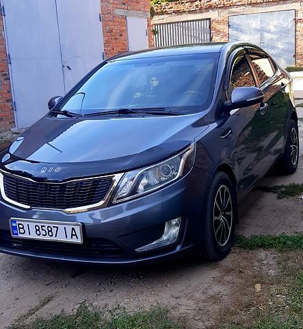 Серый Киа Рио, объемом двигателя 1.6 л и пробегом 153 тыс. км за 8000 $, фото 2 на Automoto.ua